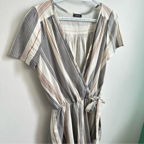 LOVELY Day Striped Tie Waist Faux Wrap Romper small - Picture 4 of 8